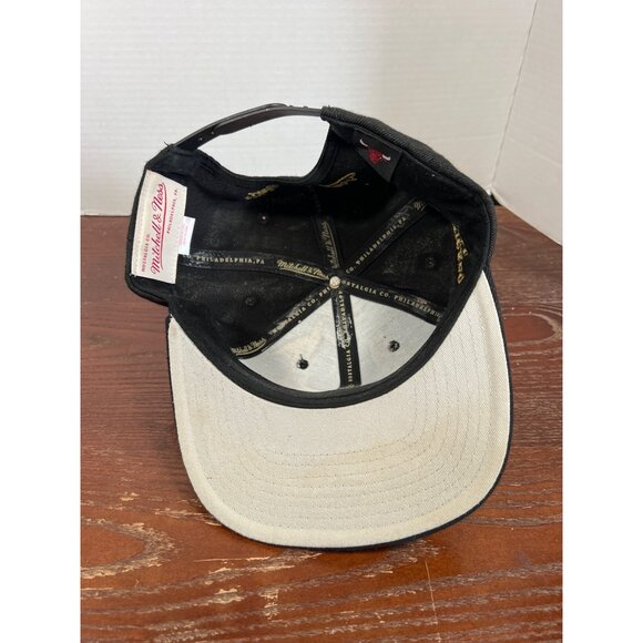 Vintage Mitchell & Ness Chicago Bulls Gold Logo Black Snapback Hat D4 - Picture 4 of 5